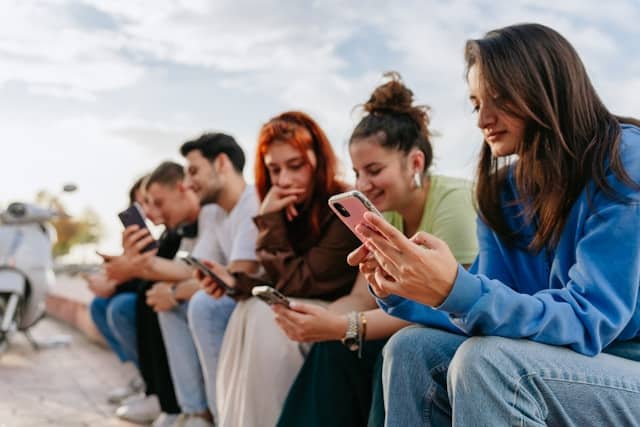 À quel GAFAM ces réseaux sociaux appartiennent-ils